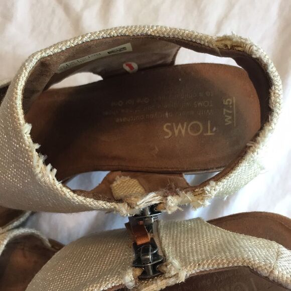 TOMS • Gold Woven Strap Heel - Picture 8 of 8